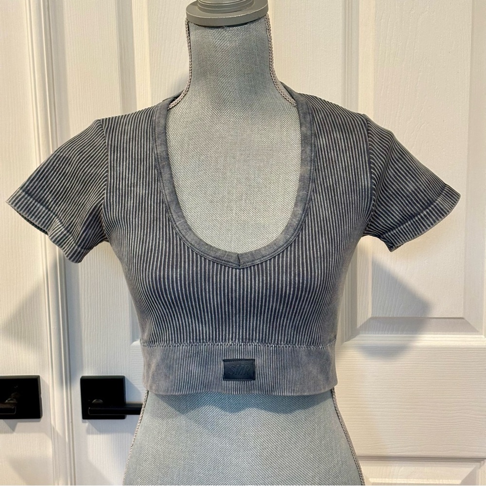 SOMMER RAY Seamless‎ Ribbed Cropped Short Sleeve Fitted Shirt Gray Medium Womens